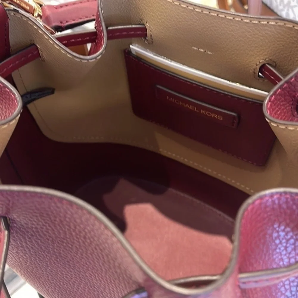 MICHAEL KORS  Reed Medium Pebbled Leather Belted Bucket Messenger Satchel Crossb